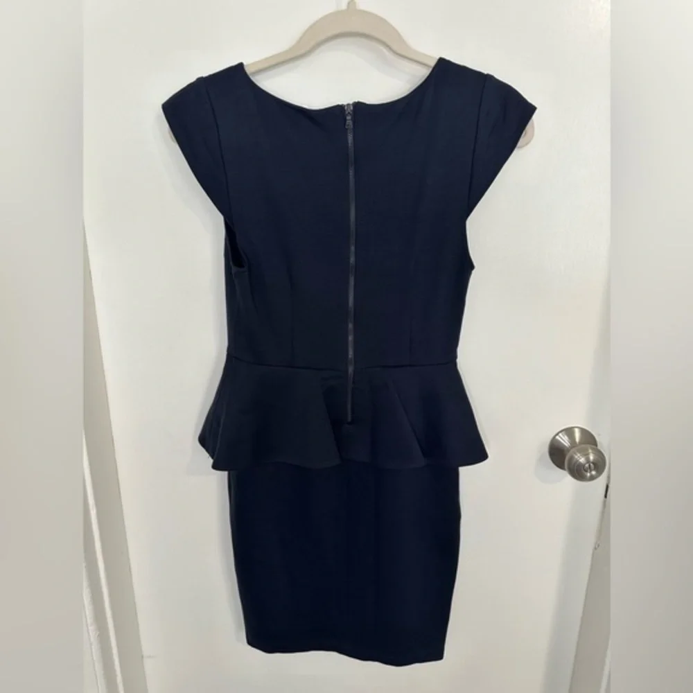 Alice + Olivia Dress Womens Size 6 Navy Scoop Neck Capped Sleeve Mini Sheath - Picture 7 of 7